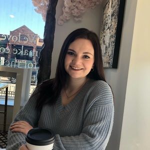 Meet your Posher, Hilary